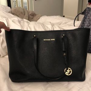 Michael Kors Jet Set travel saffiano tote